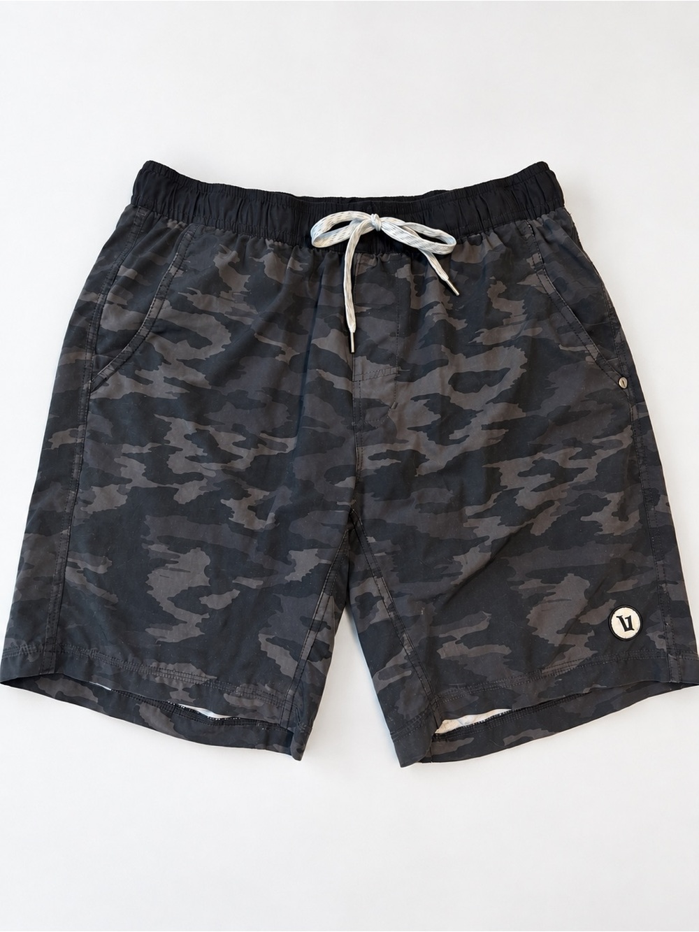 Vuori Black & Gray Camo Athletic Drawstring Shorts Size MEDIUM